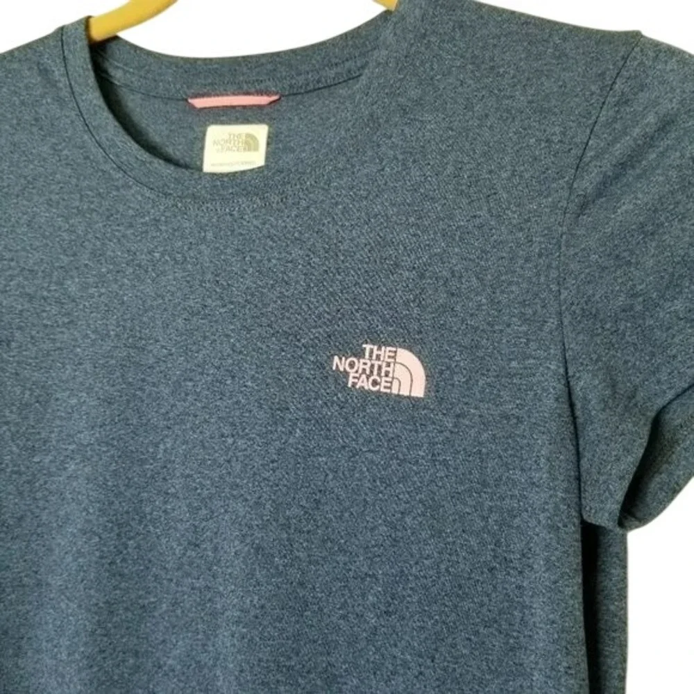 The North Face Women's Blie Vaporwick Shirt Blue Pink Logo Size‎ Small EUC - Picture 7 of 8